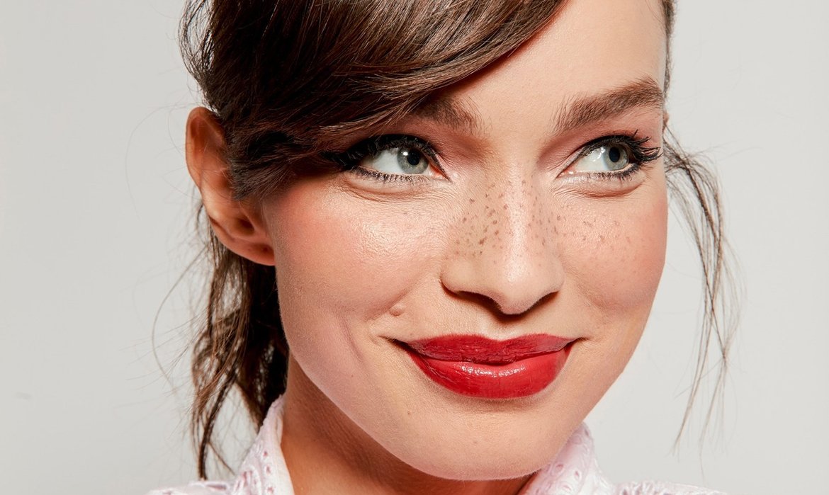 Los labios retoman el protagonismo de nuestros looks de primavera- verano. ¡Sube el volumen!